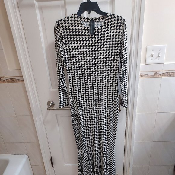 NORMA KAMALI Black White Check Long Sleeve Crew Fishtail Dress - Picture 5 of 8